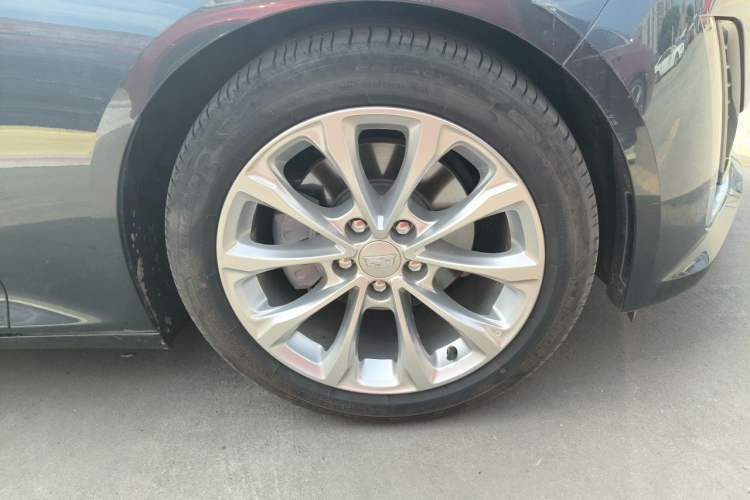 Used Cadillac CT5 2021 28T Luxury Model Right Front Wheel Hub