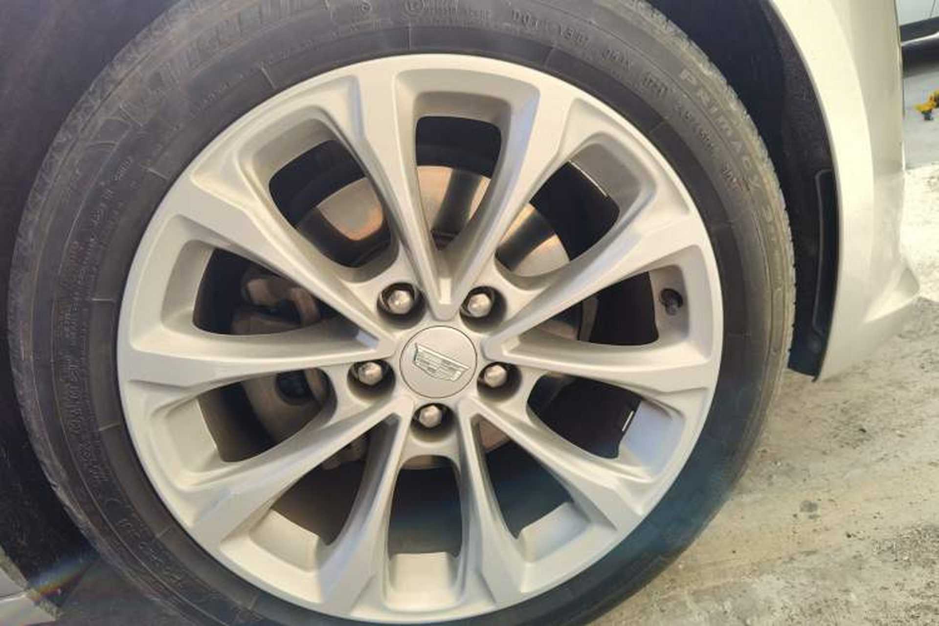 Used Cadillac CT5 2021 28T Luxury Model Right Front Wheel Hub