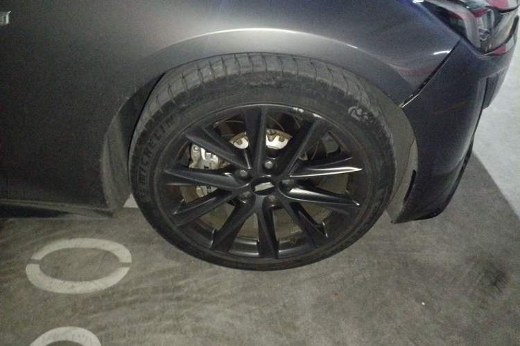 Used Cadillac CT5 2021 Revised 28T Luxury Version Right Front Wheel Hub
