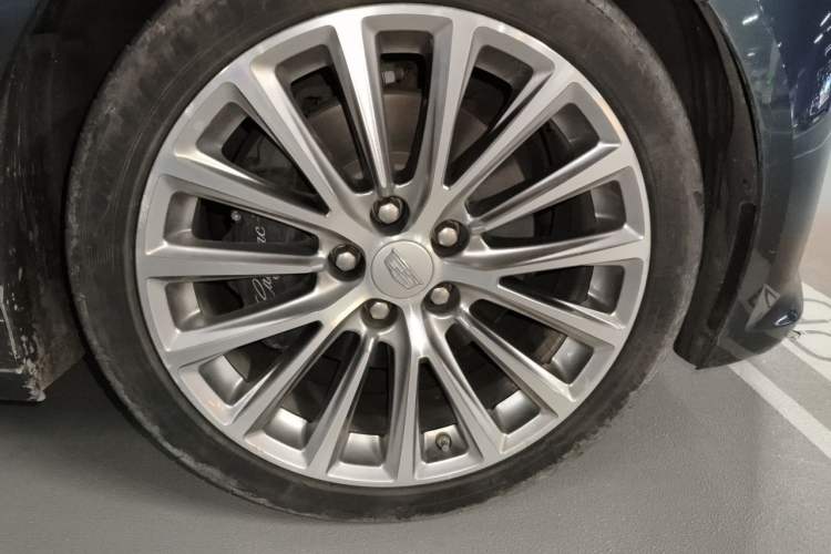 Used Cadillac CT5 2021 28T Prestige Edition Right Front Wheel Hub