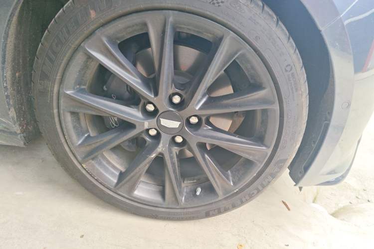 Used Cadillac CT5 2021 28T Platinum Sport Model Right Front Wheel Hub