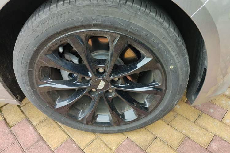 Used Cadillac CT5 2021 Revised 28T Luxury Version Right Front Wheel Hub