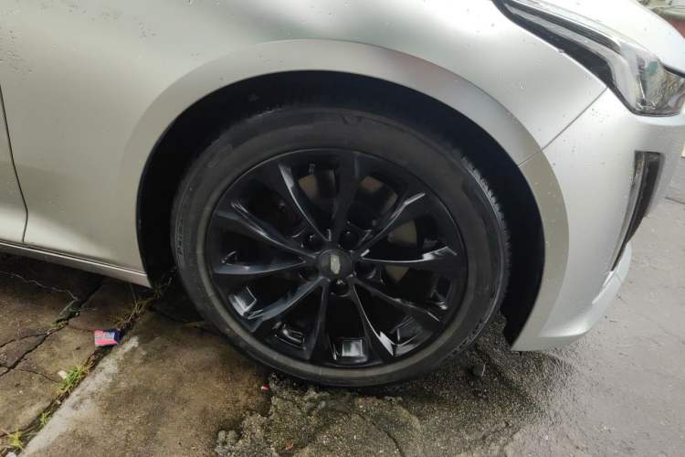 Used Cadillac CT5 2021 Revised 28T Luxury Version Right Front Wheel Hub