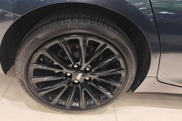 Used Cadillac CT5 2021 28T Prestige Edition Right Rear Wheel Hub