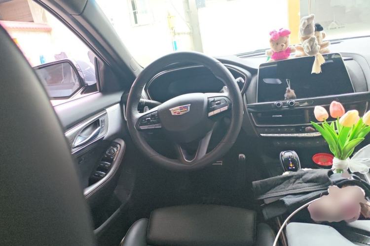 Used Cadillac CT5 2021 28T Platinum Sport Model Steering Wheel