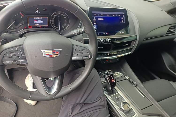 Used Cadillac CT5 2021 Revised 28T Luxury Version Center Console