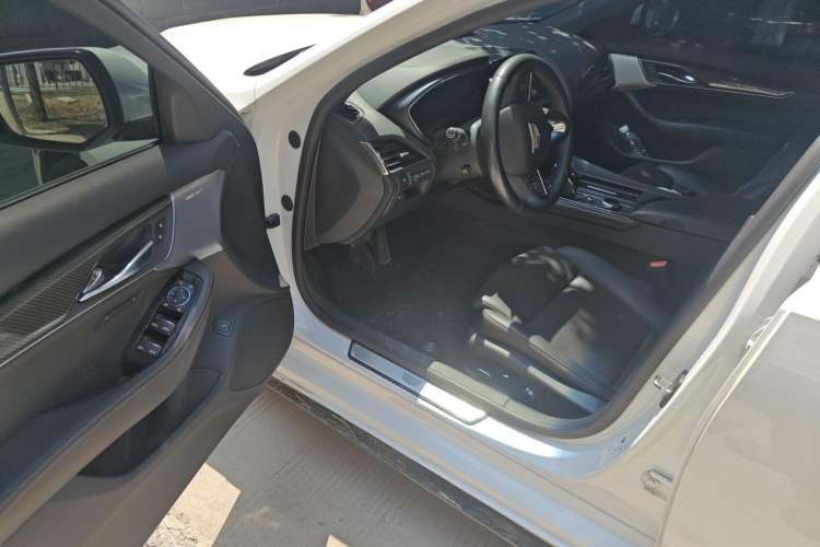 Used Cadillac CT5 2021 28T Platinum Edition Driver Seat