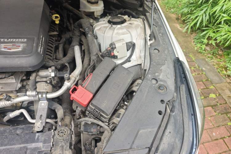 Used Cadillac CT5 2021 28T Fashion Edition Engine Bay Left