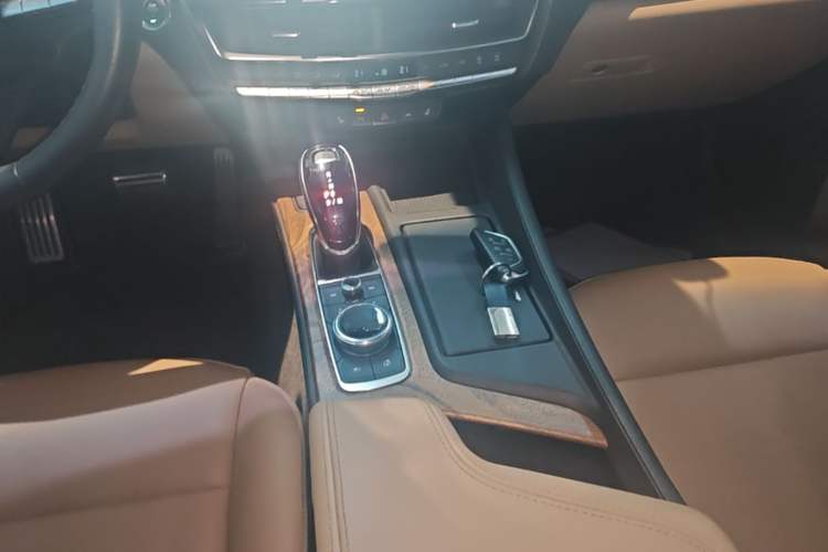 Used Cadillac CT5 2021 28T Prestige Edition Gear Lever