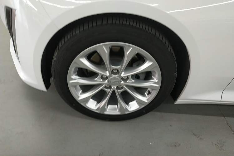 Used Cadillac CT5 2021 Revised 28T Luxury Version Left Front Wheel Hub