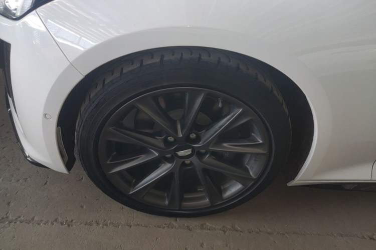 Used Cadillac CT5 2021 28T Platinum Sport Model Left Front Wheel Hub