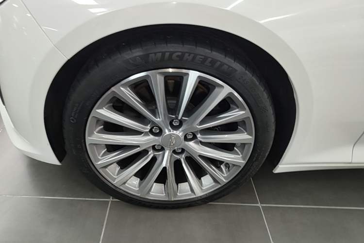 Used Cadillac CT5 2021 28T Prestige Edition Left Front Wheel Hub