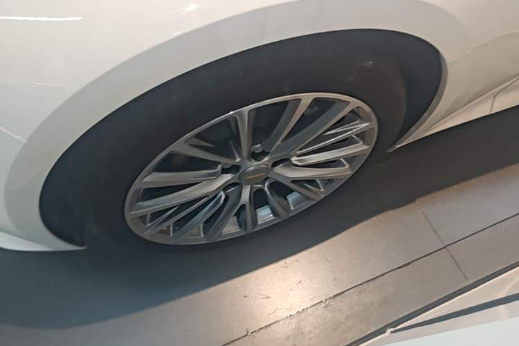 Used Cadillac CT5 2021 28T Prestige Edition Left Front Wheel Hub