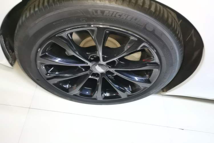 Used Cadillac CT5 2021 28T Luxury Model Left Front Wheel Hub