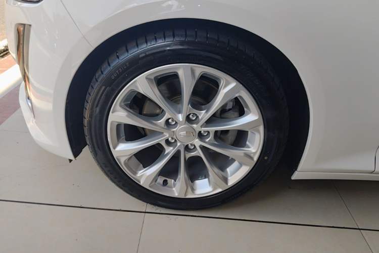 Used Cadillac CT5 2021 28T Luxury Model Left Front Wheel Hub