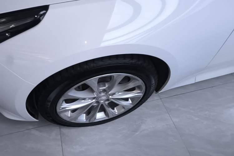 Used Cadillac CT5 2021 Revised 28T Luxury Version Left Front Wheel Hub