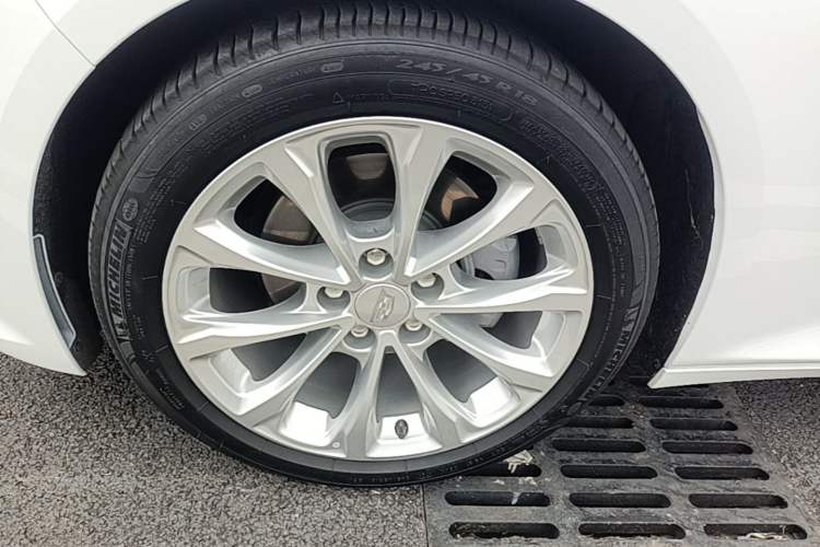 Used Cadillac CT5 2021 Revised 28T Luxury Version Left Front Wheel Hub