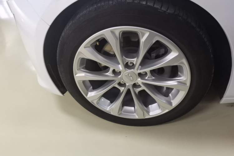 Used Cadillac CT5 2021 28T Luxury Model Left Front Wheel Hub