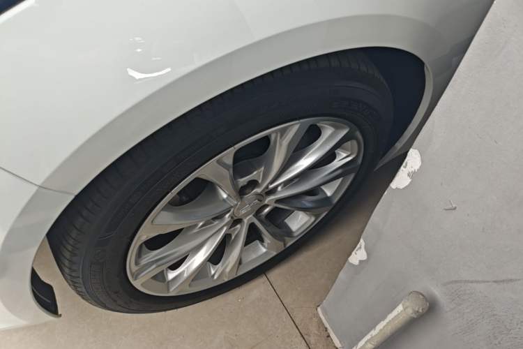 Used Cadillac CT5 2021 Revised 28T Luxury Version Left Front Wheel Hub