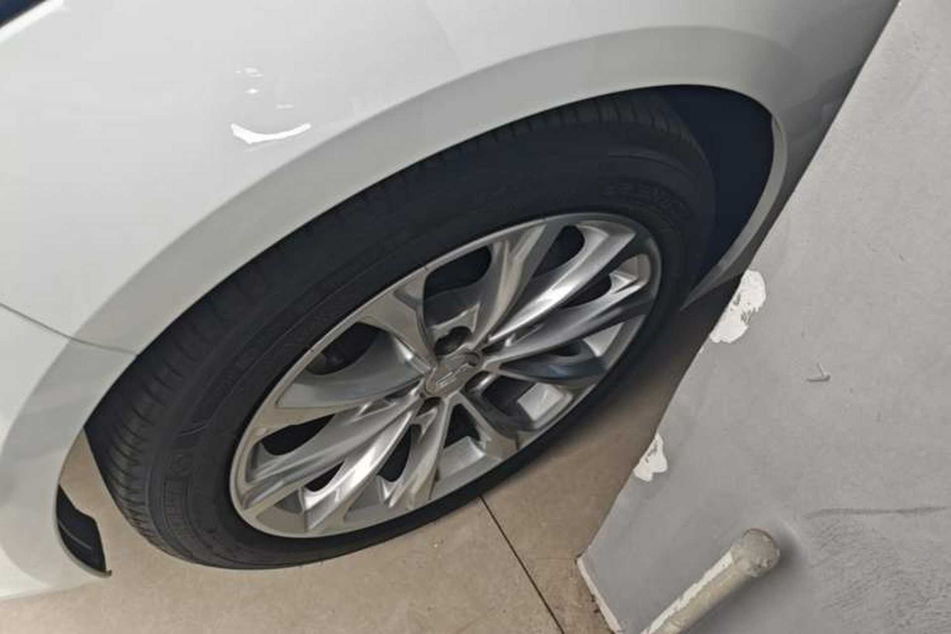 Used Cadillac CT5 2021 Revised 28T Luxury Version Left Front Wheel Hub
