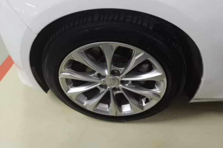 Used Cadillac CT5 2021 28T Luxury Model Left Front Wheel Hub