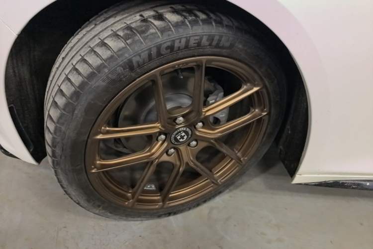 Used Cadillac CT5 2021 28T Luxury Model Left Front Wheel Hub