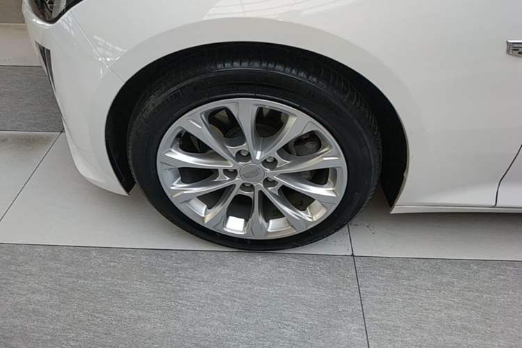 Used Cadillac CT5 2021 Revised 28T Luxury Version Left Front Wheel Hub