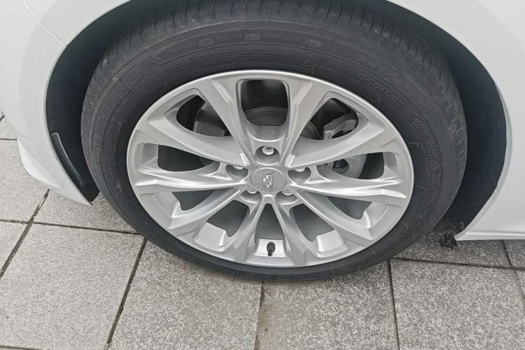 Used Cadillac CT5 2021 Revised 28T Luxury Version Left Front Wheel Hub