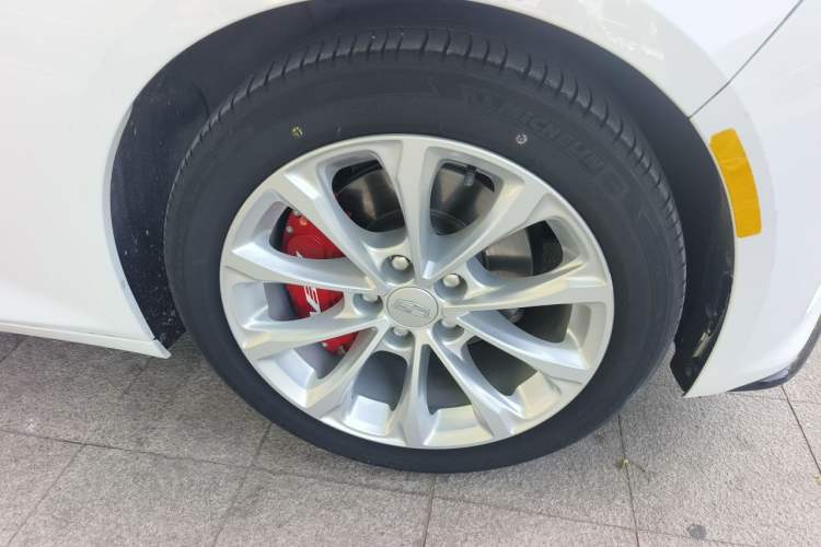 Used Cadillac CT5 2021 28T Luxury Model Right Front Wheel Hub