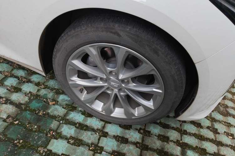 Used Cadillac CT5 2021 28T Luxury Model Right Front Wheel Hub
