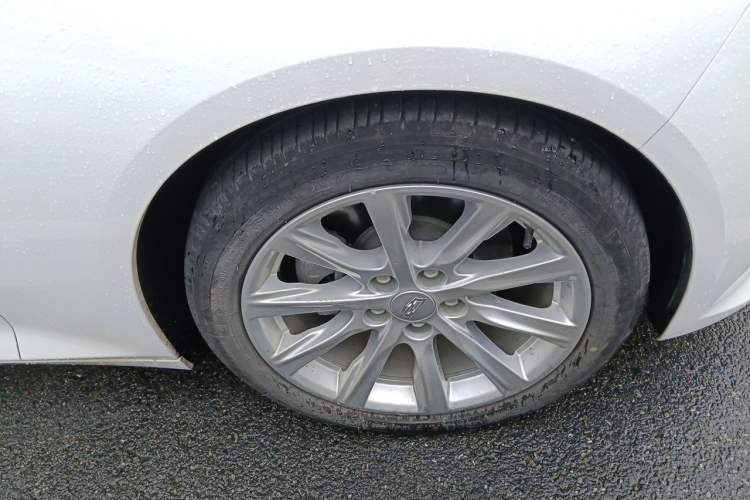Used Cadillac CT5 2021 28T Fashion Edition Right Front Wheel Hub