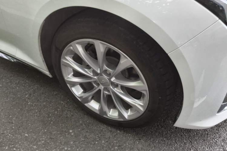 Used Cadillac CT5 2021 Revised 28T Luxury Version Right Front Wheel Hub