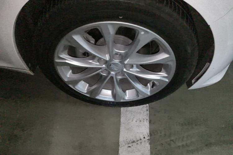Used Cadillac CT5 2021 28T Luxury Model Right Front Wheel Hub