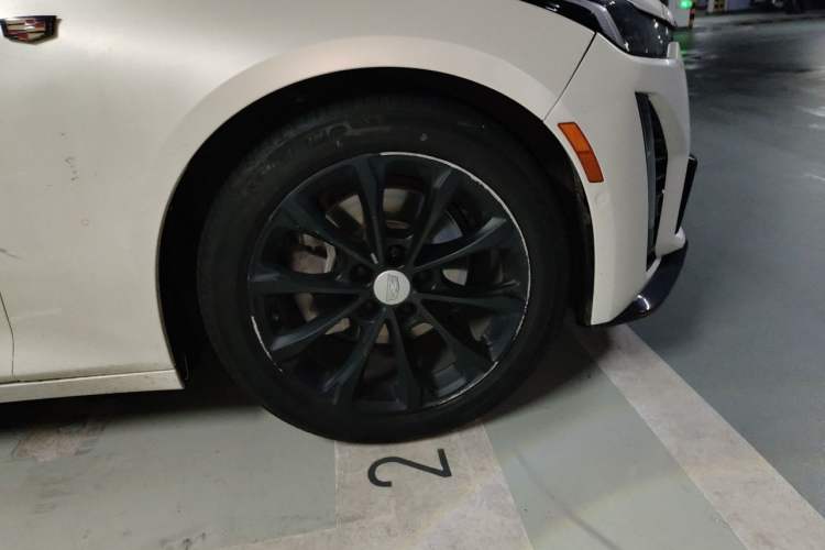 Used Cadillac CT5 2021 28T Luxury Model Right Front Wheel Hub
