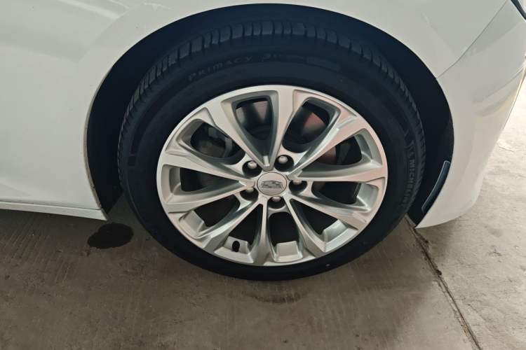 Used Cadillac CT5 2021 28T Luxury Model Right Front Wheel Hub