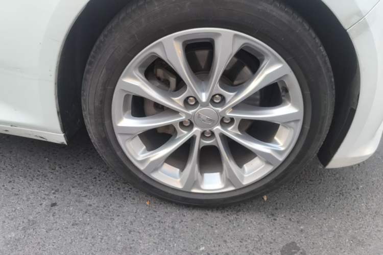 Used Cadillac CT5 2021 28T Luxury Model Right Front Wheel Hub
