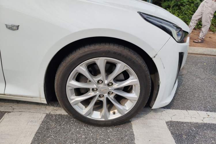 Used Cadillac CT5 2021 28T Luxury Model Right Front Wheel Hub