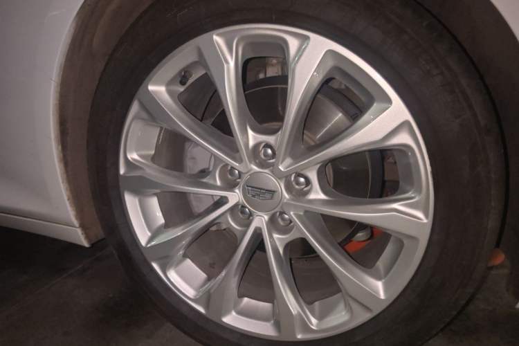 Used Cadillac CT5 2021 Revised 28T Luxury Version Right Front Wheel Hub