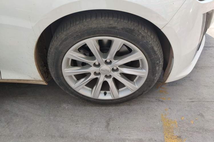 Used Cadillac CT5 2021 28T Fashion Edition Right Front Wheel Hub