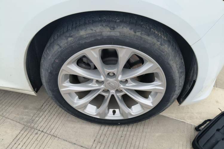 Used Cadillac CT5 2021 28T Luxury Model Right Front Wheel Hub