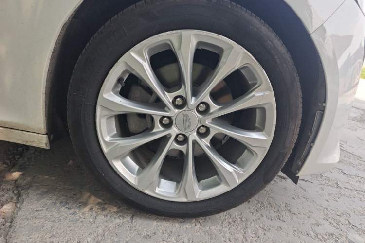 Used Cadillac CT5 2021 Revised 28T Luxury Version Right Front Wheel Hub
