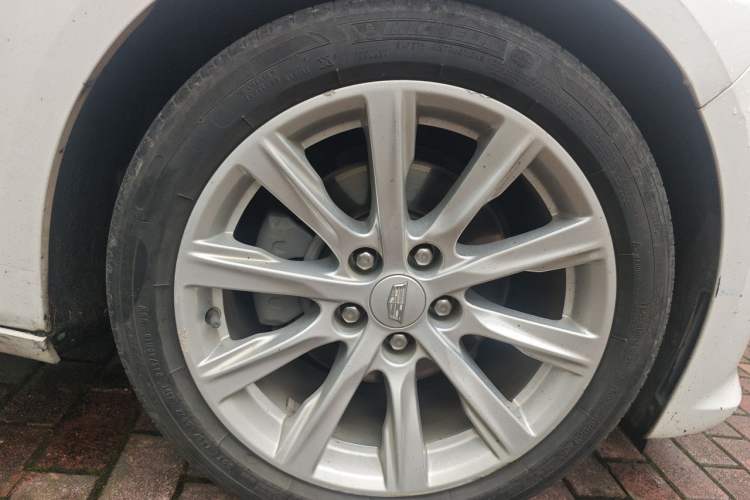 Used Cadillac CT5 2021 28T Fashion Edition Right Front Wheel Hub