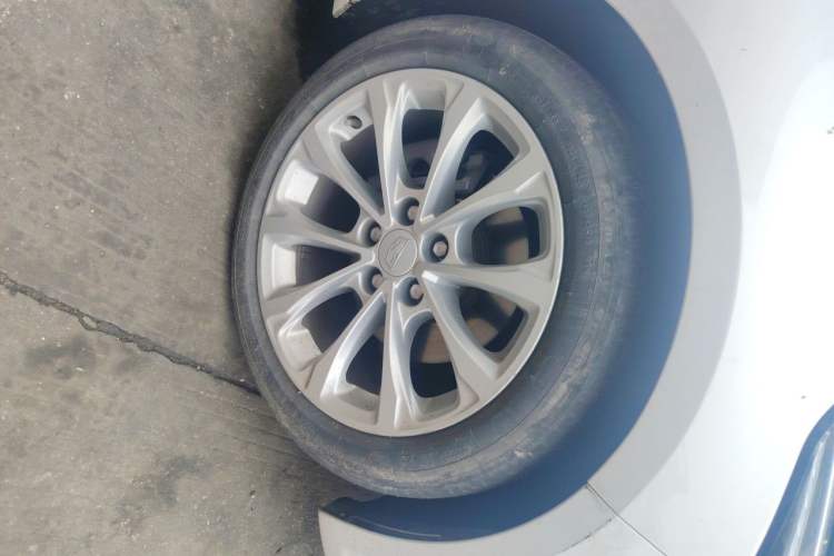 Used Cadillac CT5 2021 28T Luxury Model Right Front Wheel Hub