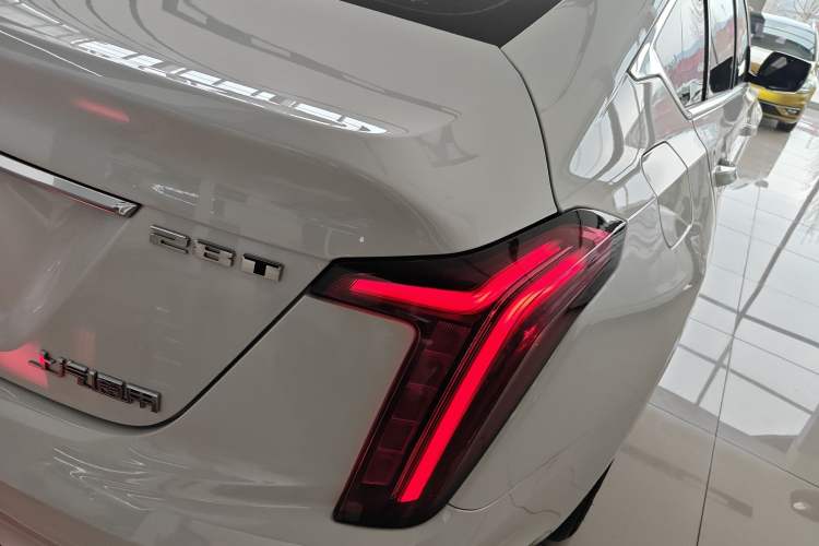 Used Cadillac CT5 2021 28T Tech Edition Right Rear Taillight