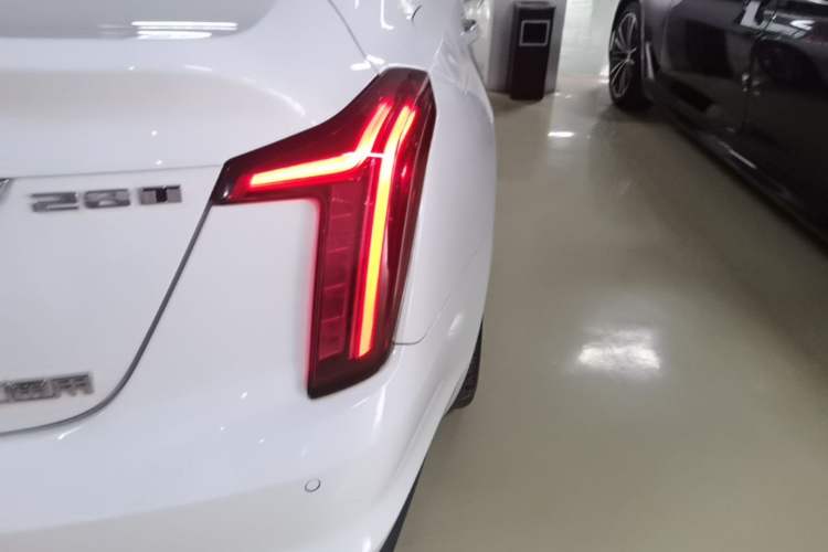 Used Cadillac CT5 2021 28T Luxury Model Right Rear Taillight
