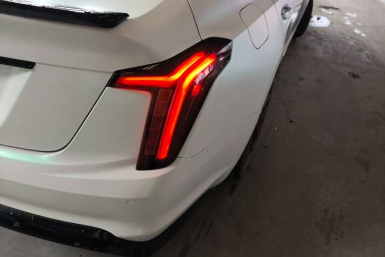 Used Cadillac CT5 2021 28T Luxury Model Right Rear Taillight