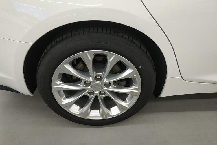 Used Cadillac CT5 2021 Revised 28T Luxury Version Right Rear Wheel Hub