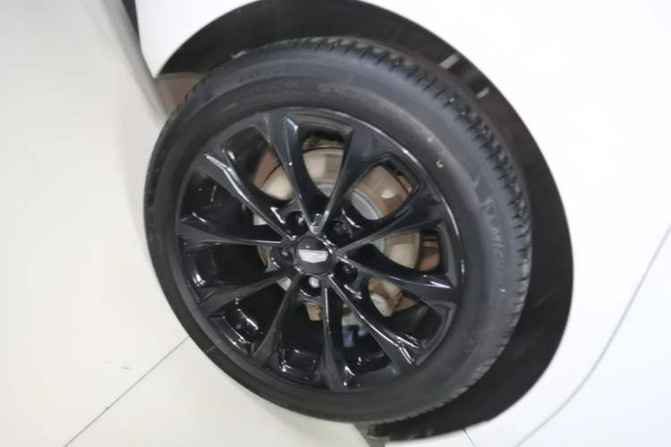 Used Cadillac CT5 2021 28T Luxury Model Right Rear Wheel Hub