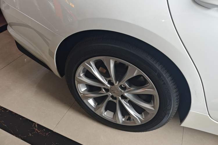 Used Cadillac CT5 2021 Revised 28T Luxury Version Right Rear Wheel Hub