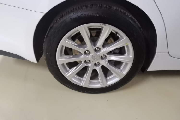 Used Cadillac CT5 2021 28T Luxury Model Right Rear Wheel Hub